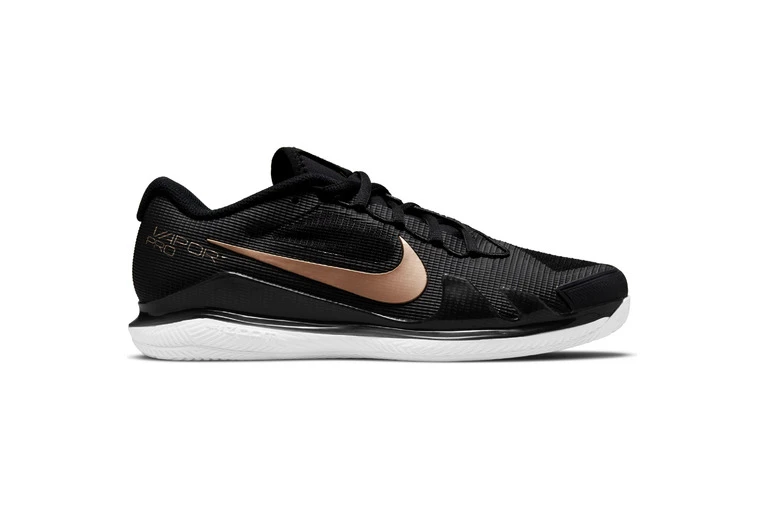 NikeCourt Air Zoom Vapor Pro Clay Tennisschoen Zwart/goud Dames 3 NikeCourt Air Zoom Vapor Pro Clay Tennisschoen Zwart/goud Dames