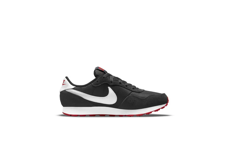 Nike MD Valiant Sneakers Zwart/Dark Smoke Grey/University Red/Wit KIDS 3 Nike MD Valiant Sneakers Zwart/Dark Smoke Grey/University Red/Wit KIDS