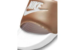 Nike Victori One Badslippers Metallic Red Bronze/Wit Dames 11 Nike Victori One Badslippers Metallic Red Bronze/Wit Dames -Schoenenwinkel 37113573 5
